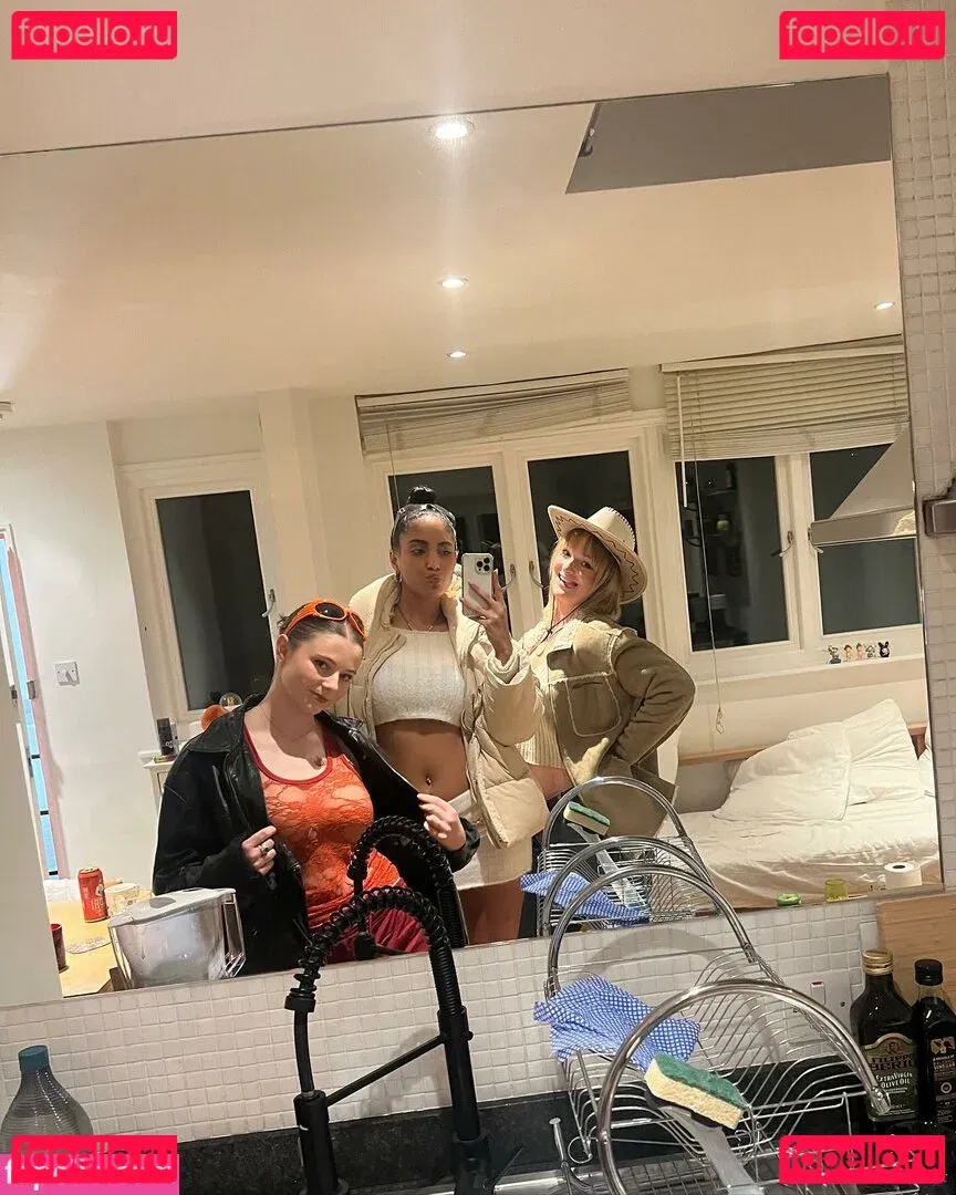 Thomasin Mckenzie Onlyfans Photo Gallery 