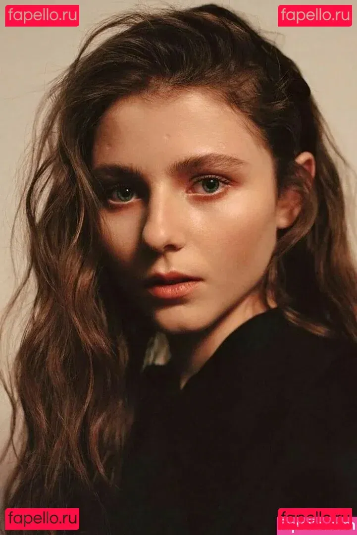 Thomasin Mckenzie Onlyfans Photo Gallery 