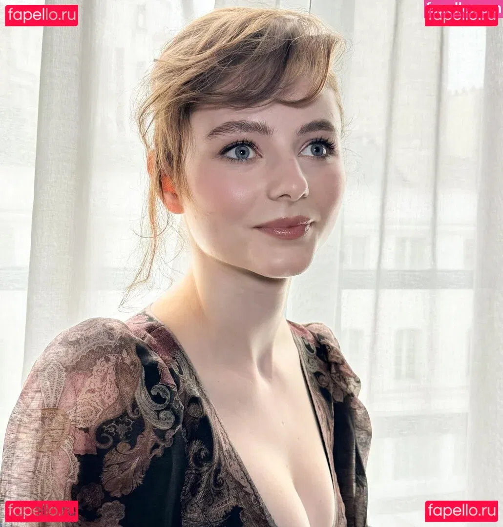 Thomasin Mckenzie Onlyfans Photo Gallery 