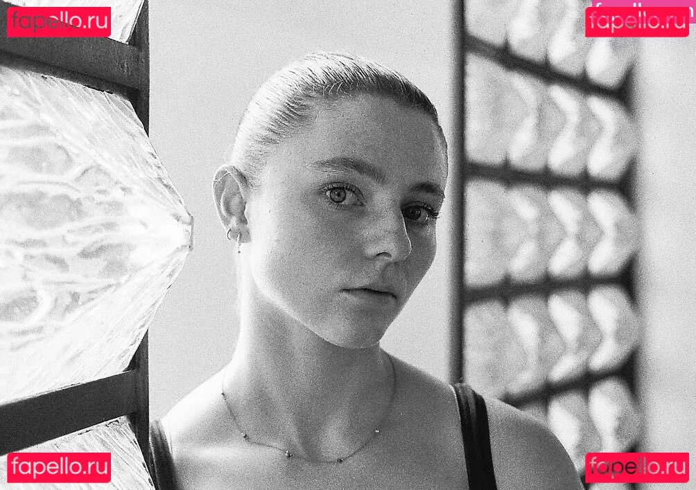 Thomasin Mckenzie Onlyfans Photo Gallery 