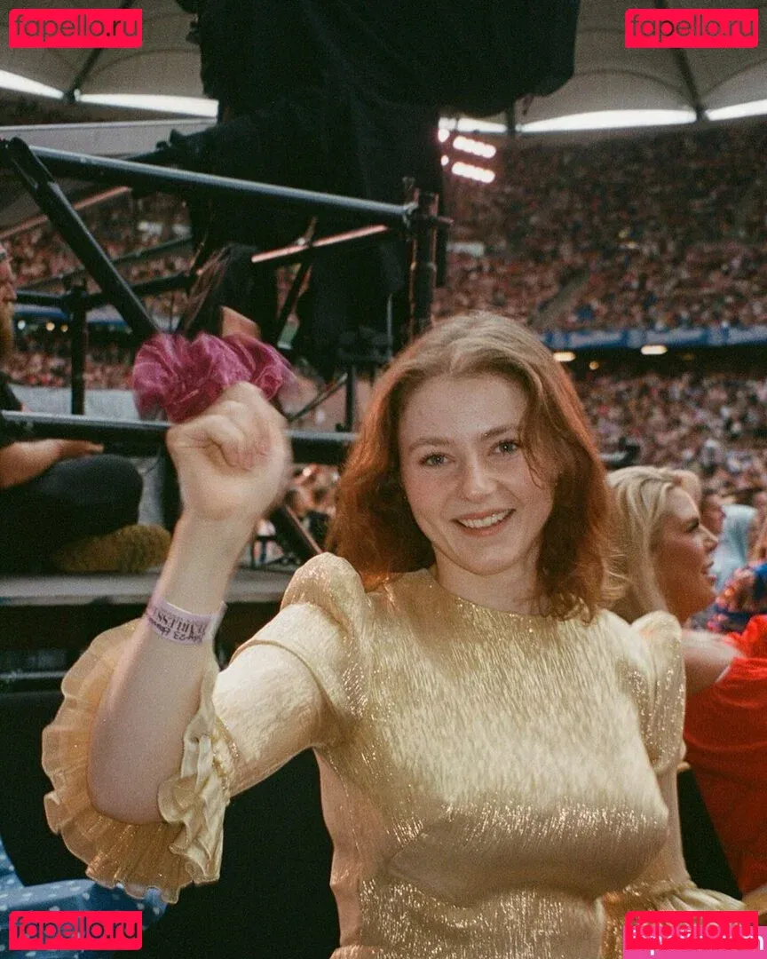 Thomasin Mckenzie Onlyfans Photo Gallery 