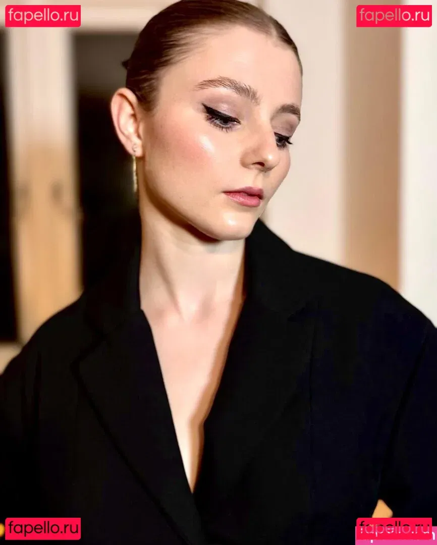 Thomasin Mckenzie Onlyfans Photo Gallery 