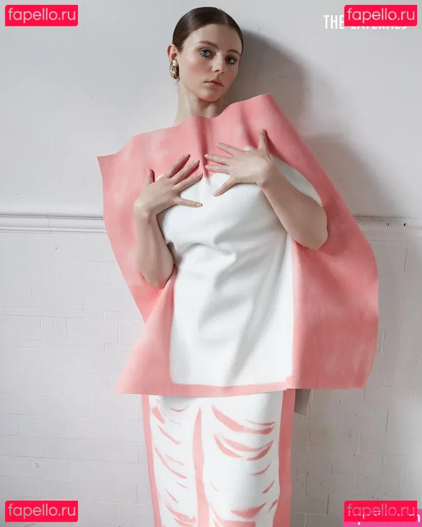 Thomasin Mckenzie Onlyfans Photo Gallery 