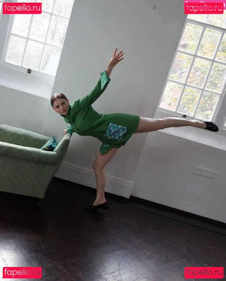 Thomasin Mckenzie Onlyfans Photo Gallery 