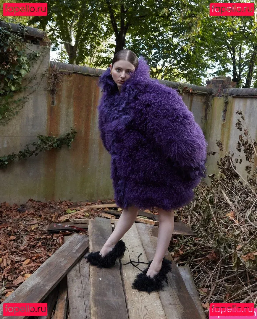 Thomasin Mckenzie Onlyfans Photo Gallery 