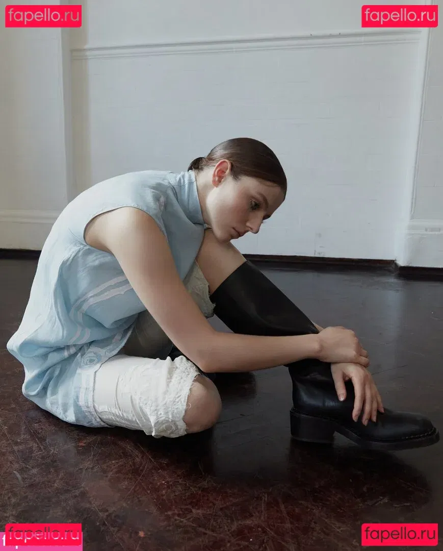 Thomasin Mckenzie Onlyfans Photo Gallery 