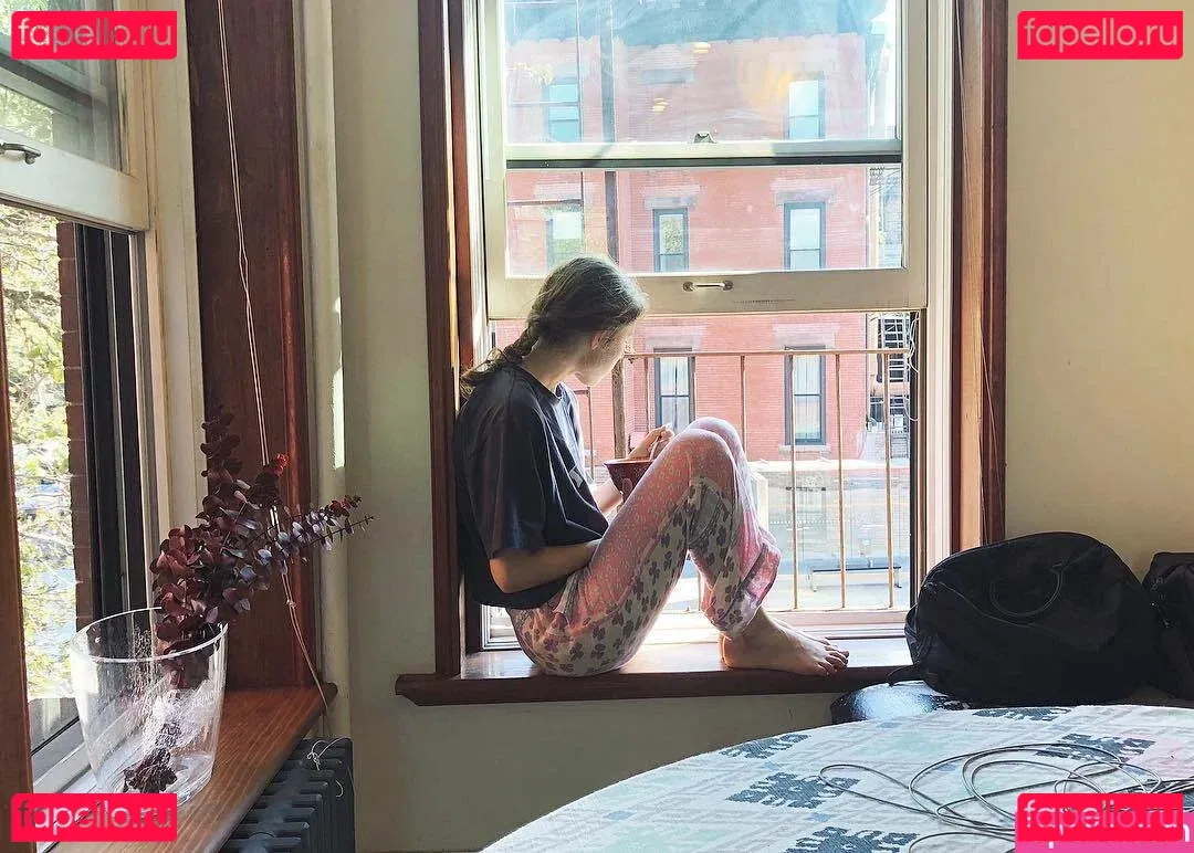 Thomasin Mckenzie Onlyfans Photo Gallery 