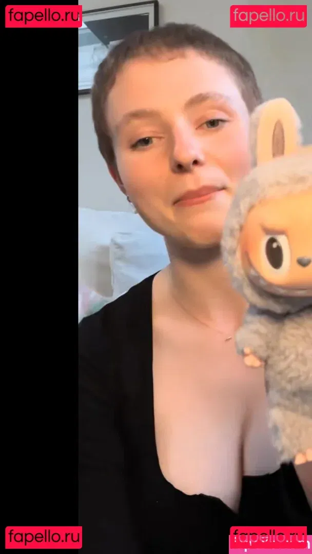 Thomasin Mckenzie Onlyfans Photo Gallery 