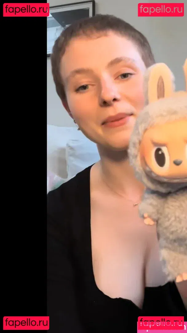 Thomasin Mckenzie Onlyfans Photo Gallery 