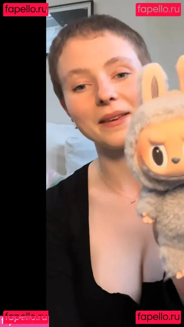 Thomasin Mckenzie Onlyfans Photo Gallery 