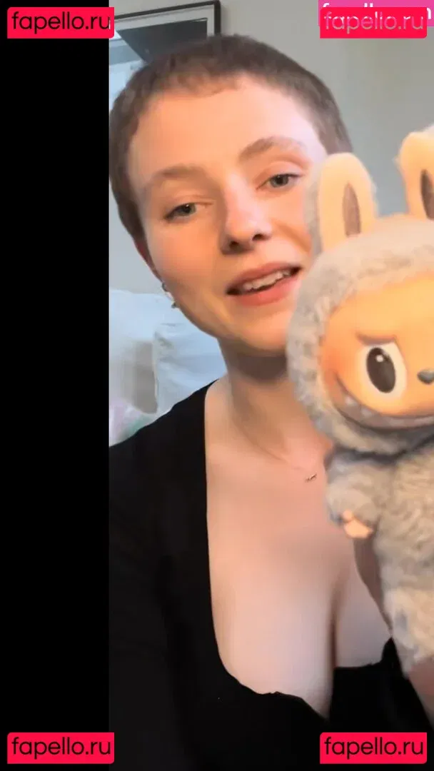 Thomasin Mckenzie Onlyfans Photo Gallery 