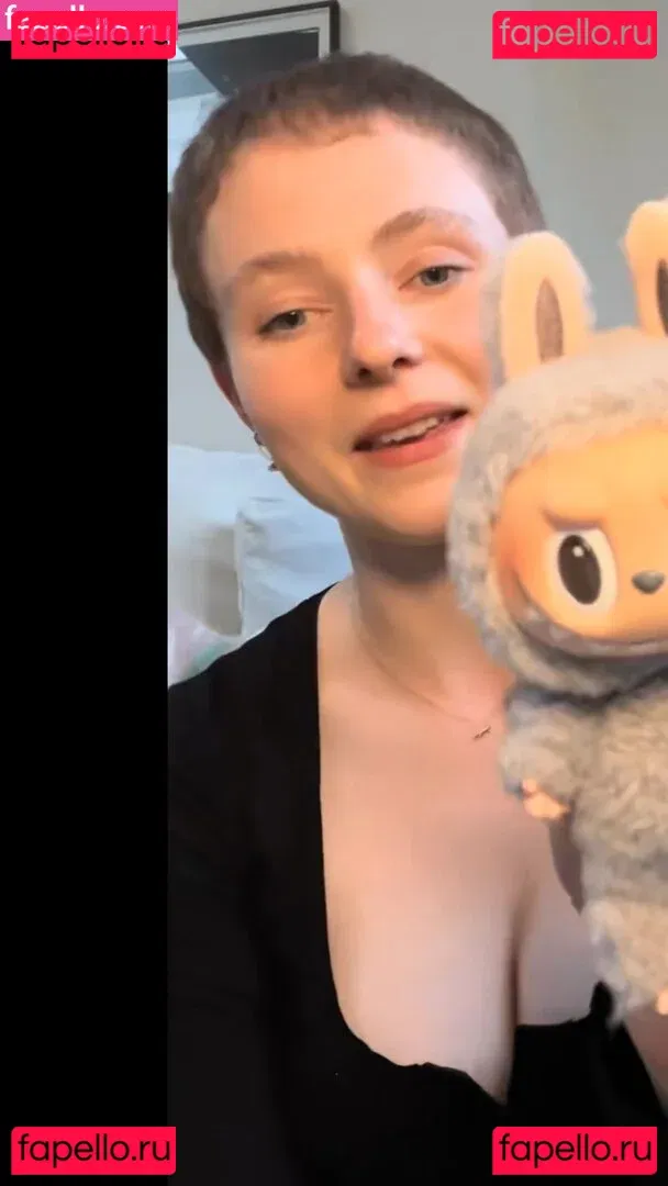 Thomasin Mckenzie Onlyfans Photo Gallery 