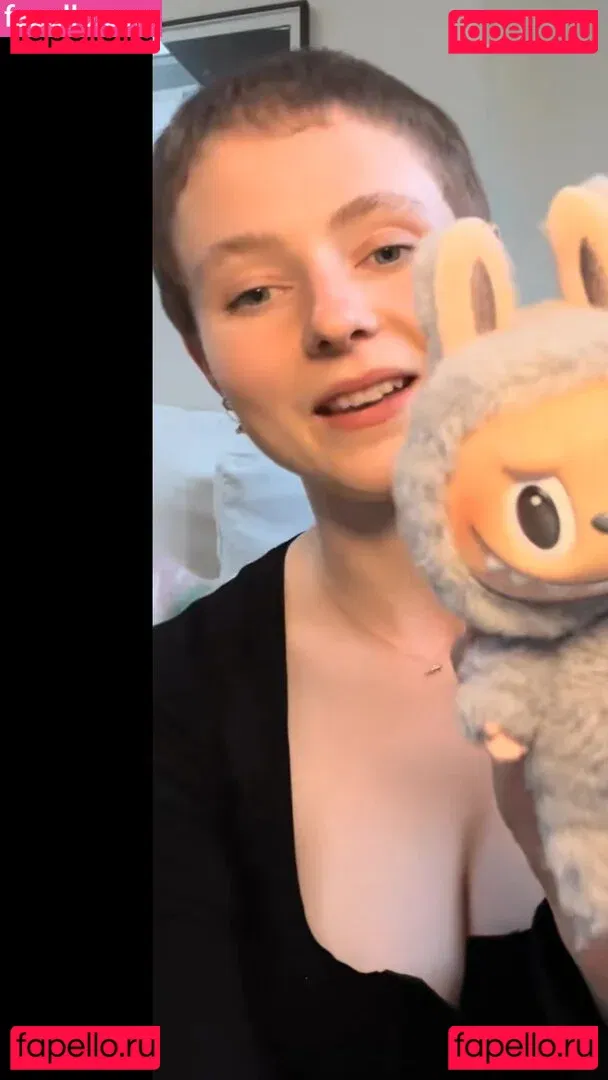 Thomasin Mckenzie Onlyfans Photo Gallery 