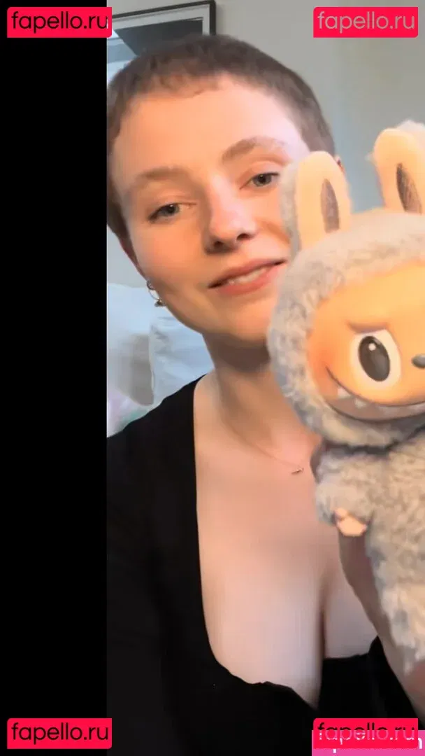 Thomasin Mckenzie Onlyfans Photo Gallery 