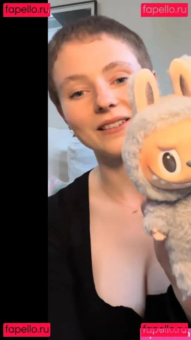 Thomasin Mckenzie Onlyfans Photo Gallery 