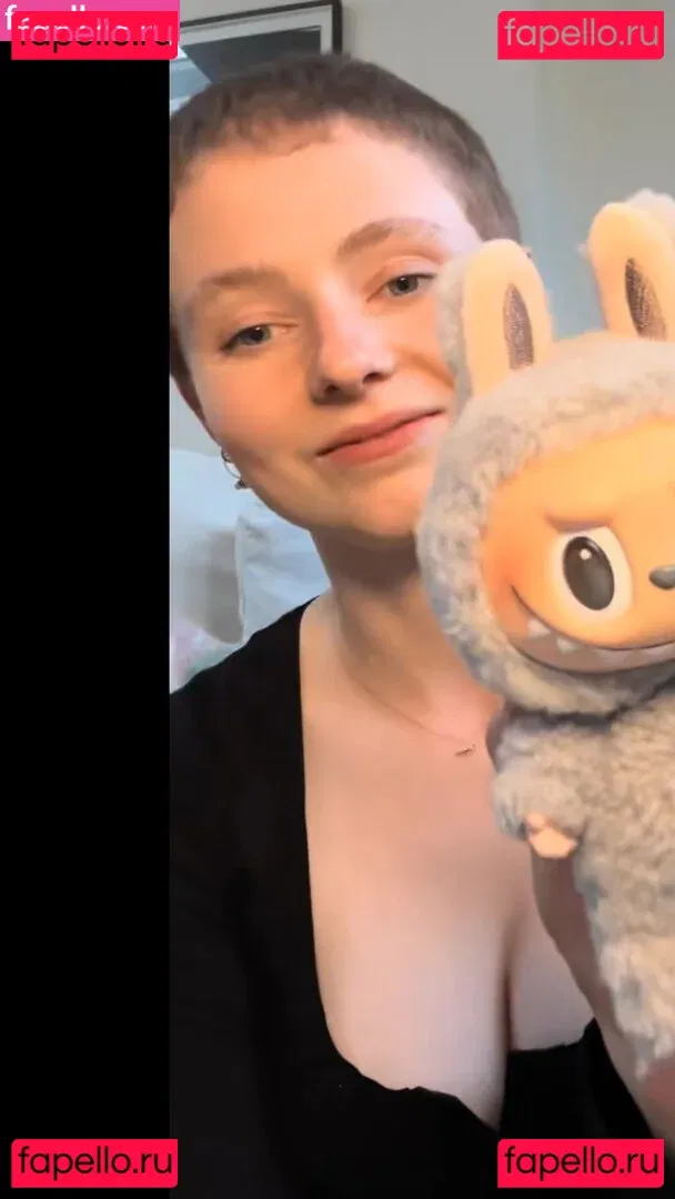 Thomasin Mckenzie Onlyfans Photo Gallery 