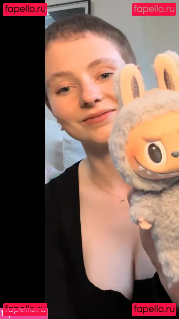 Thomasin Mckenzie Onlyfans Photo Gallery 