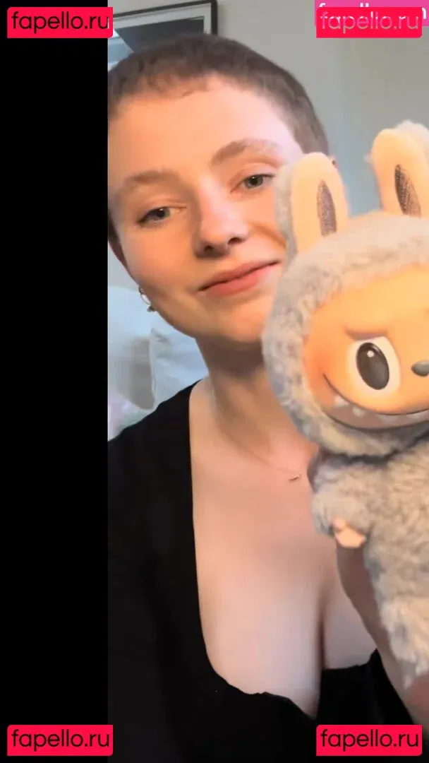 Thomasin Mckenzie Onlyfans Photo Gallery 