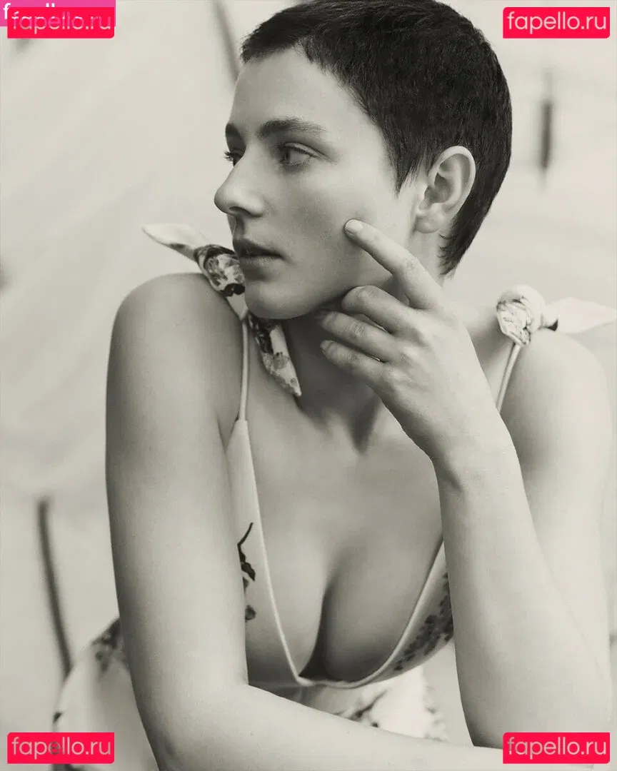 Thomasin Mckenzie Onlyfans Photo Gallery 