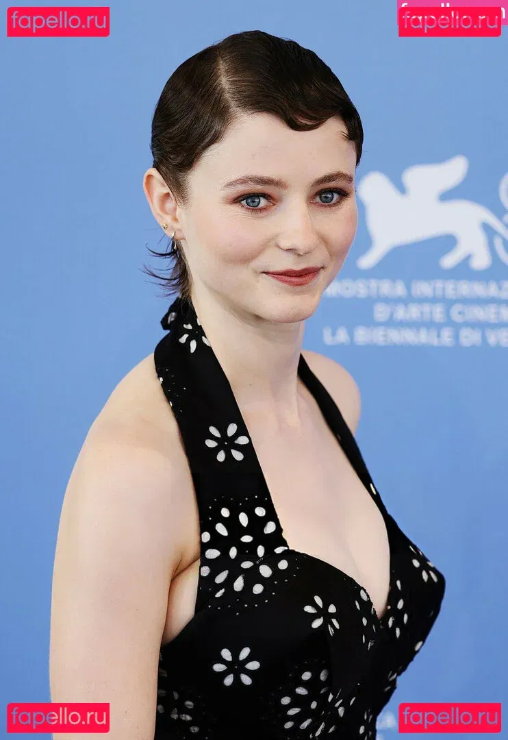 Thomasin Mckenzie Onlyfans Photo Gallery 