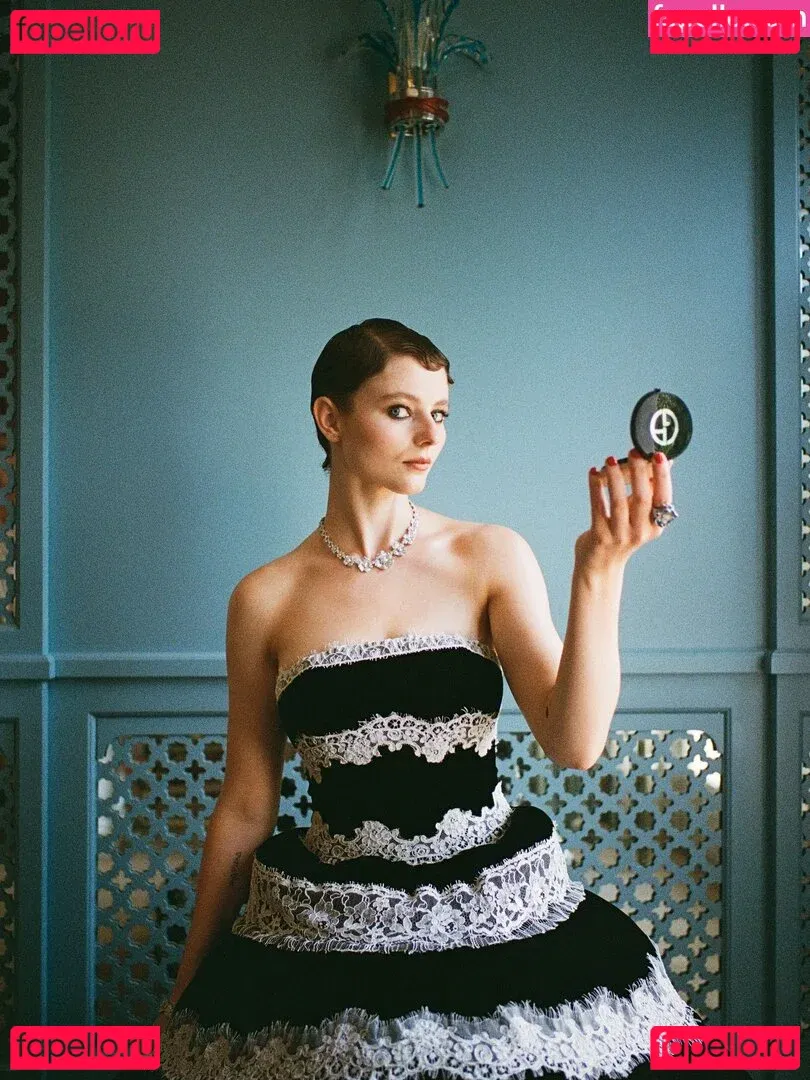 Thomasin Mckenzie Onlyfans Photo Gallery 