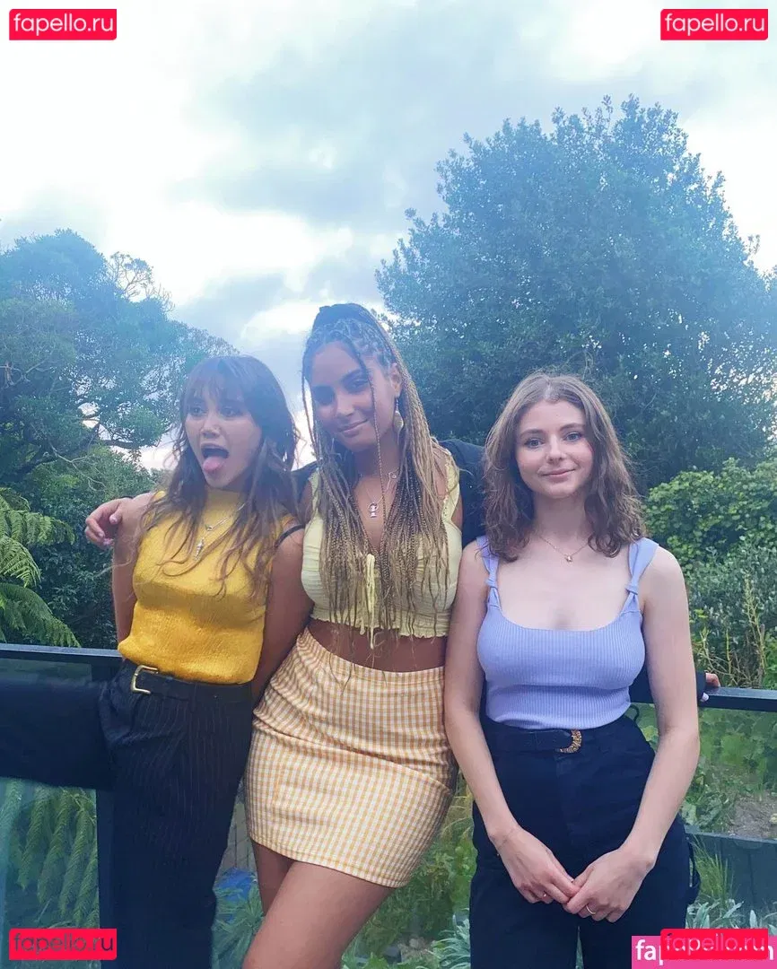 Thomasin Mckenzie Onlyfans Photo Gallery 