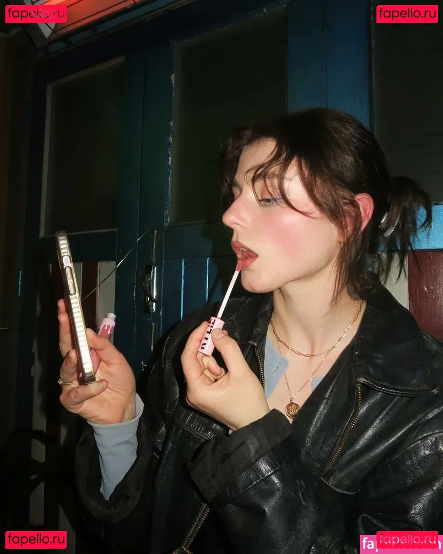 Thomasin Mckenzie Onlyfans Photo Gallery 