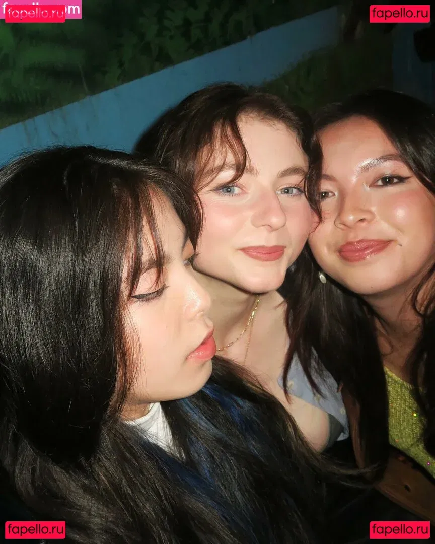 Thomasin Mckenzie Onlyfans Photo Gallery 