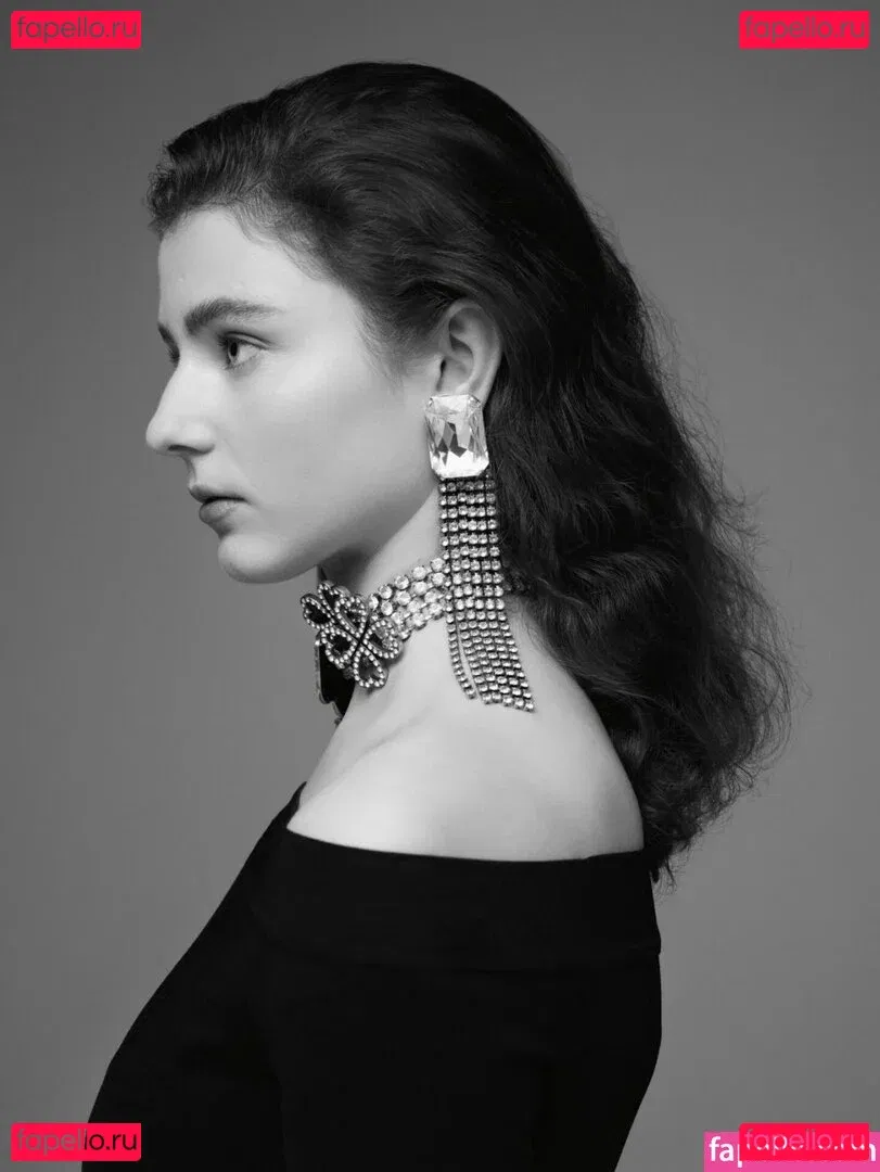 Thomasin Mckenzie Onlyfans Photo Gallery 