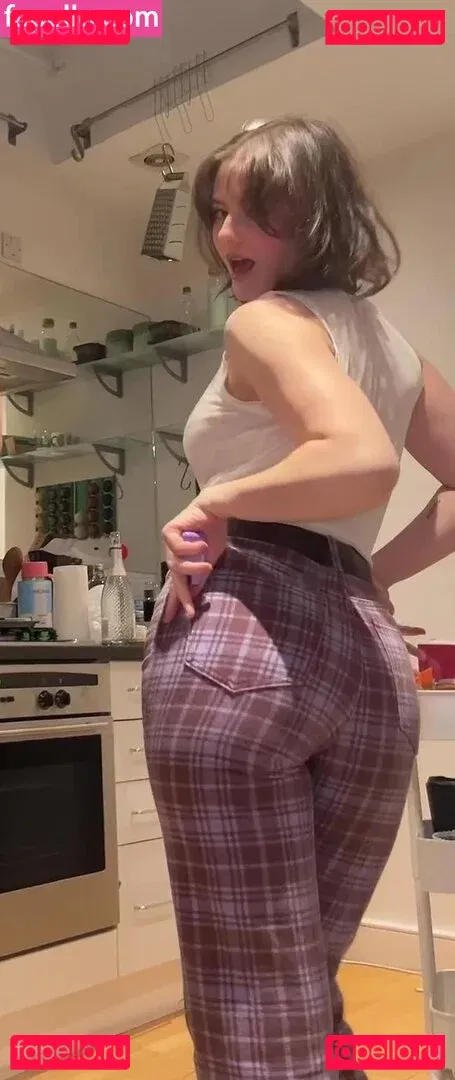 Thomasin Mckenzie Onlyfans Photo Gallery 