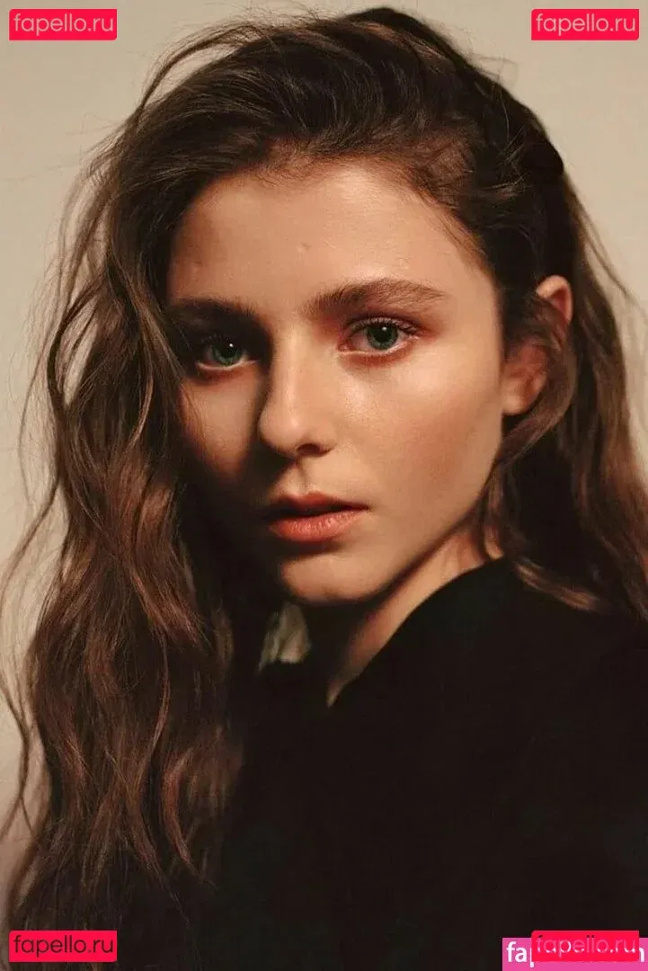 Thomasin Mckenzie Onlyfans Photo Gallery 