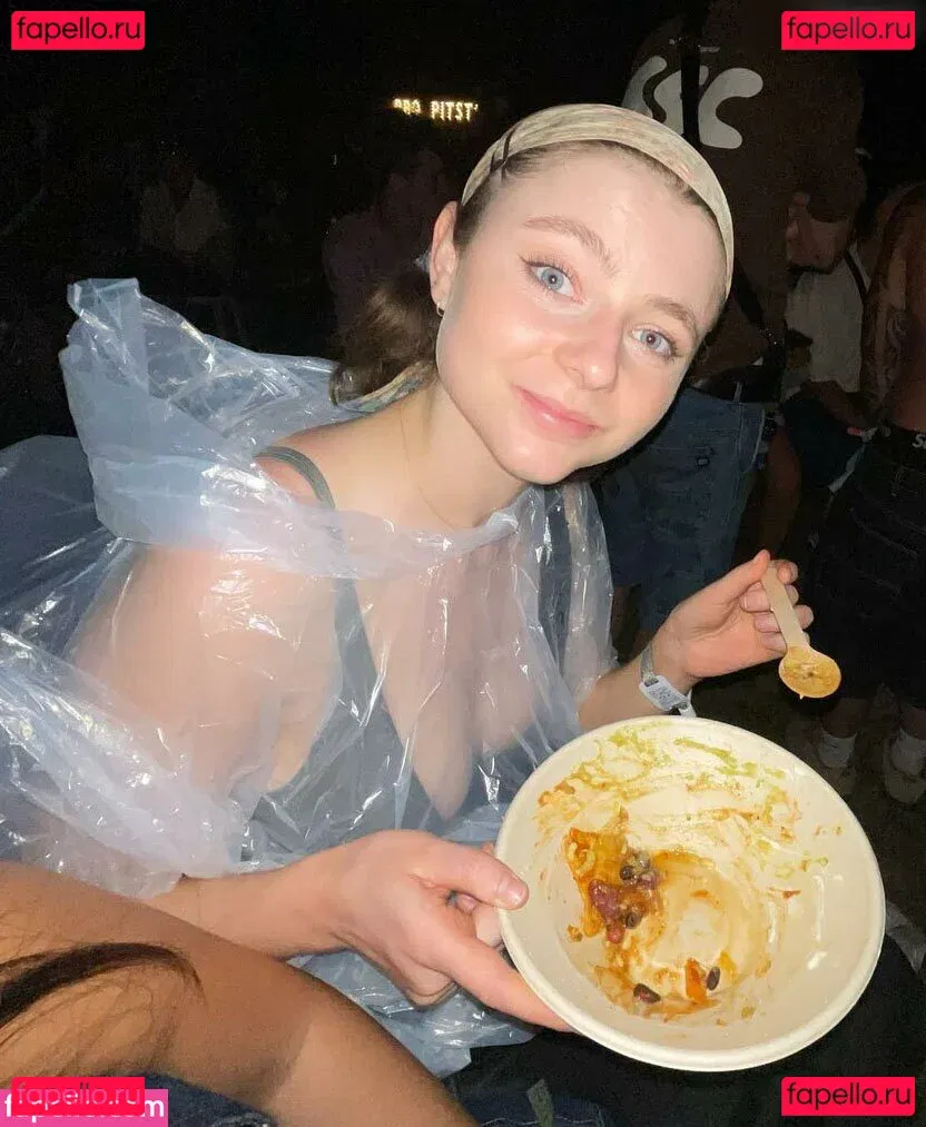 Thomasin Mckenzie Onlyfans Photo Gallery 