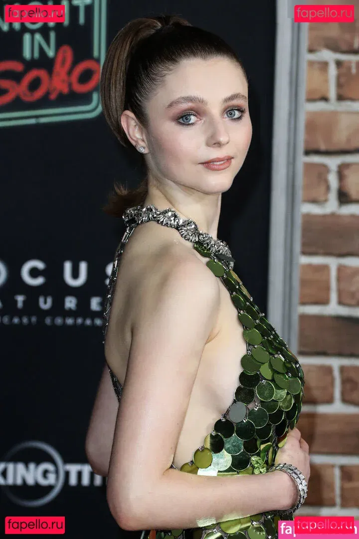 Thomasin Mckenzie Onlyfans Photo Gallery 