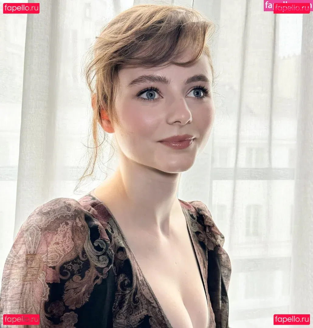 Thomasin Mckenzie Onlyfans Photo Gallery 