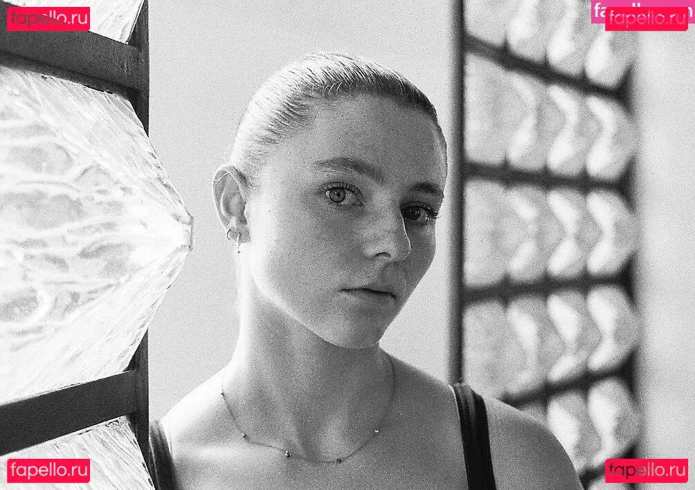 Thomasin Mckenzie Onlyfans Photo Gallery 