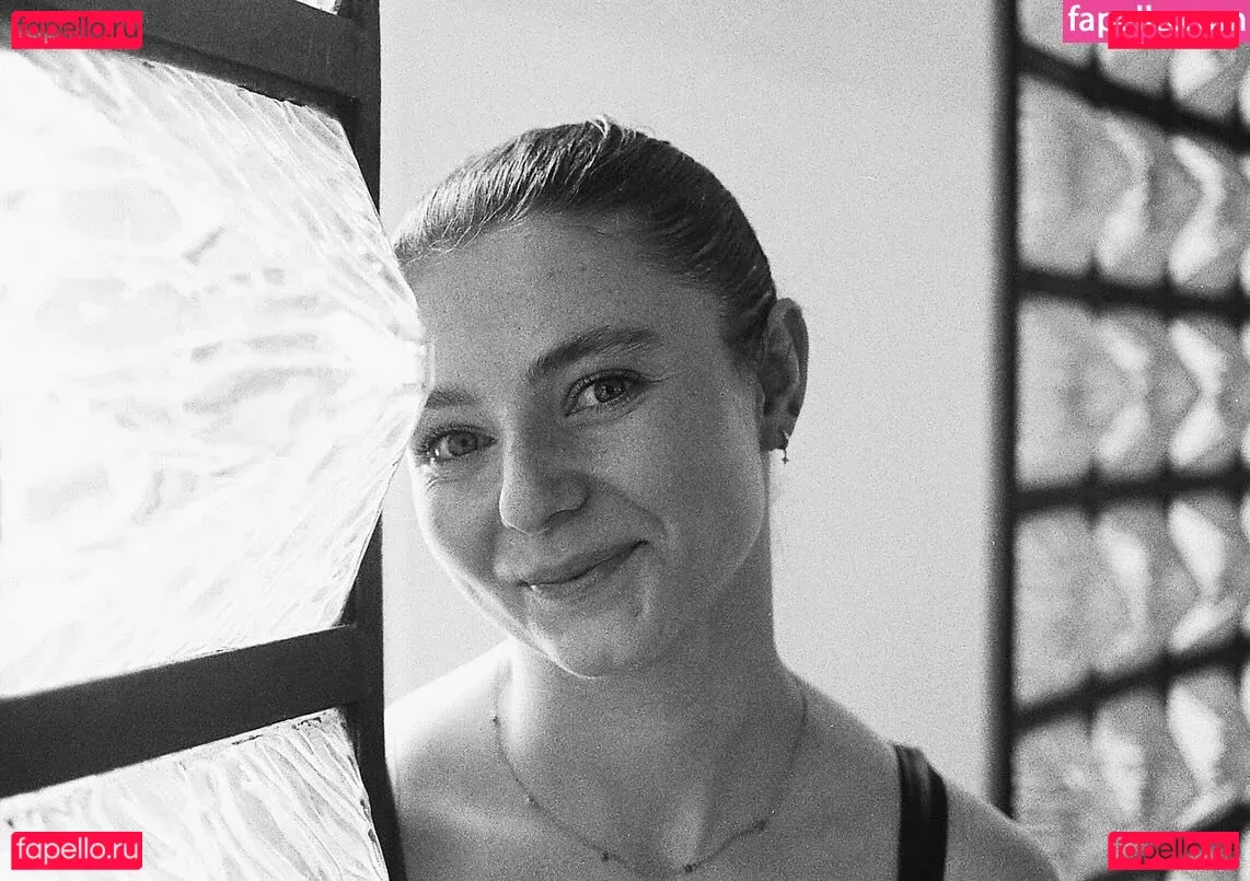 Thomasin Mckenzie Onlyfans Photo Gallery 