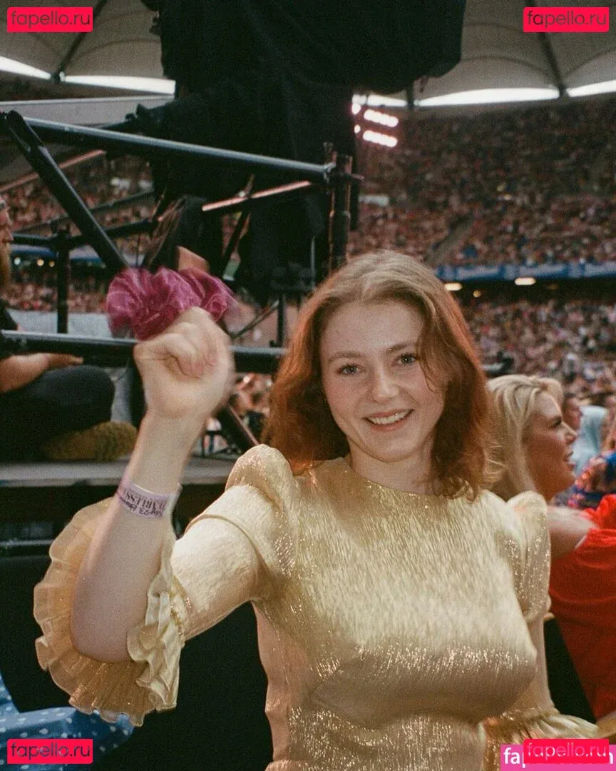 Thomasin Mckenzie Onlyfans Photo Gallery 