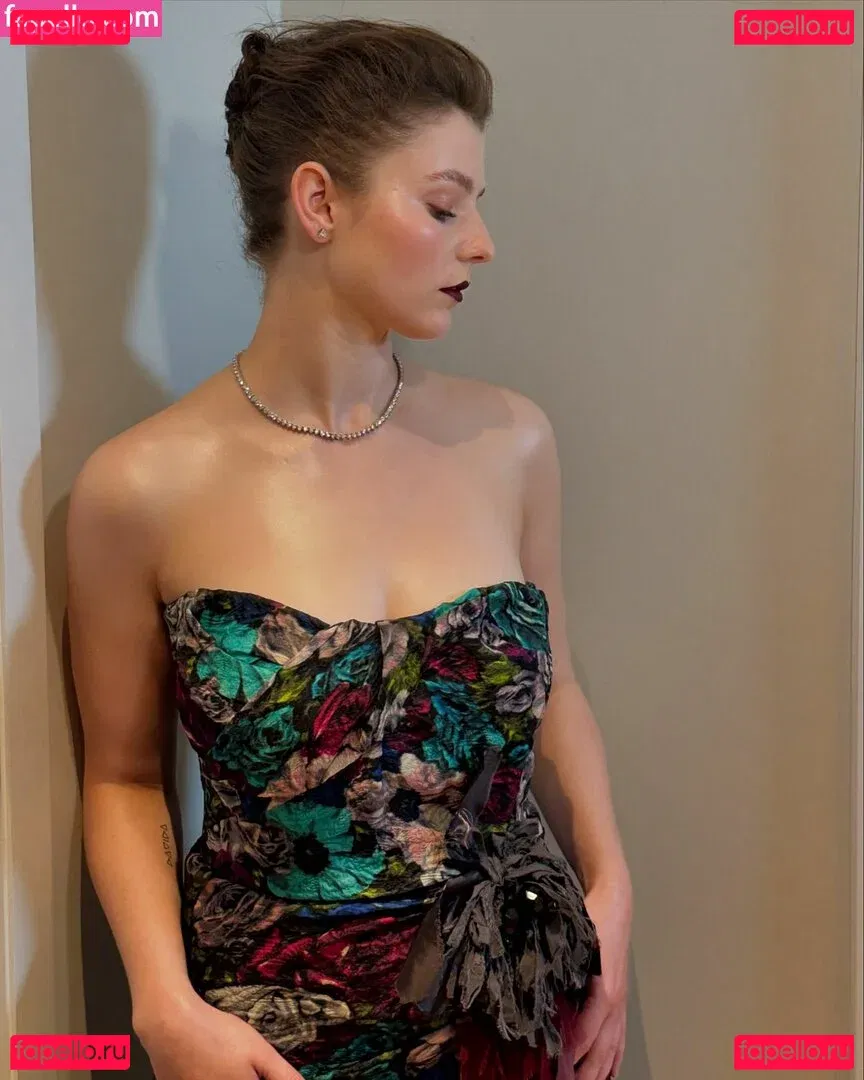 Thomasin Mckenzie Onlyfans Photo Gallery 