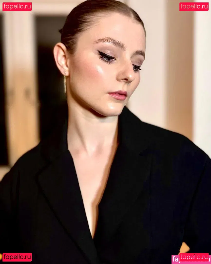 Thomasin Mckenzie Onlyfans Photo Gallery 