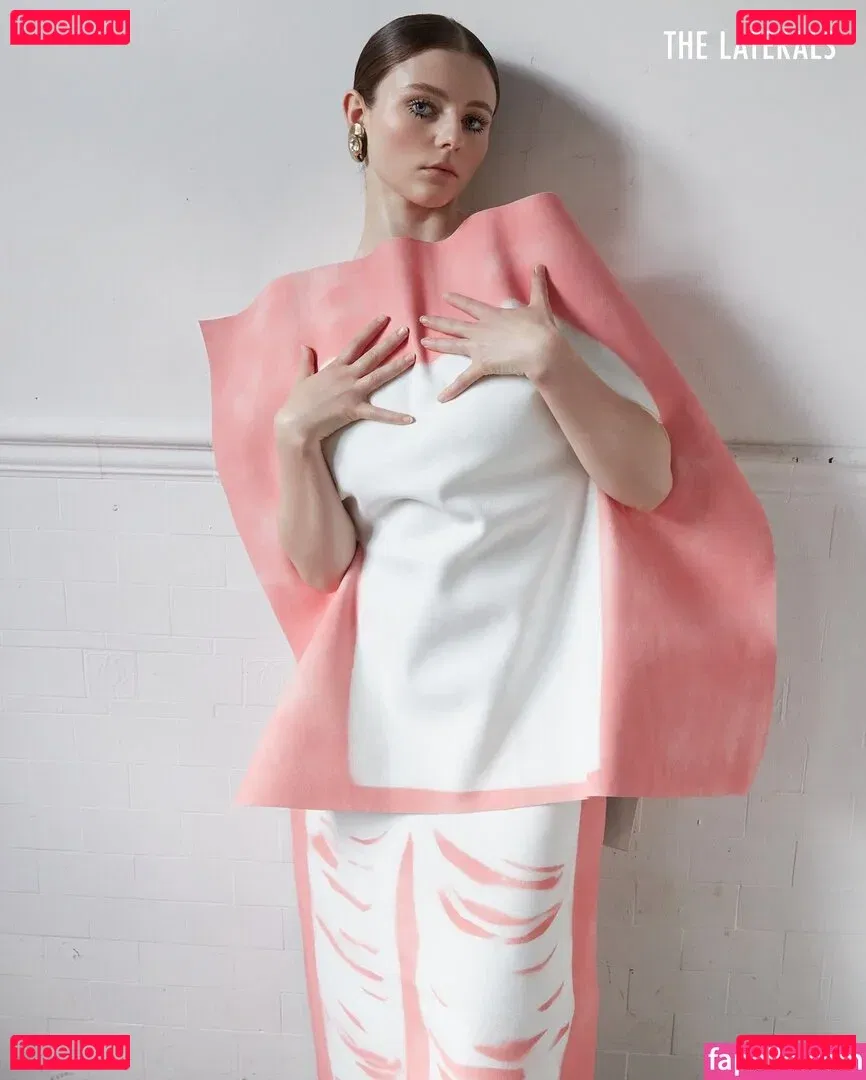 Thomasin Mckenzie Onlyfans Photo Gallery 