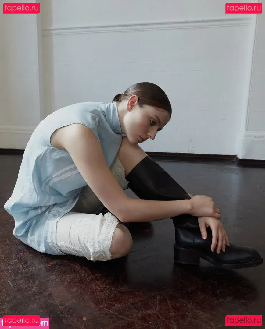 Thomasin Mckenzie Onlyfans Photo Gallery 