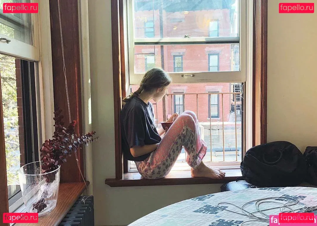 Thomasin Mckenzie Onlyfans Photo Gallery 