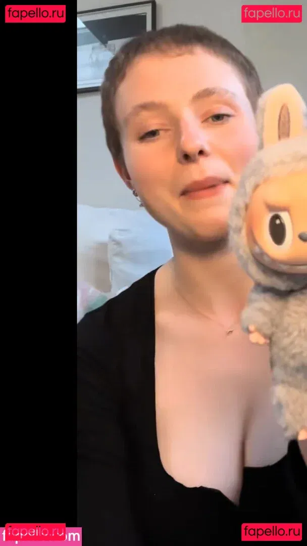 Thomasin Mckenzie Onlyfans Photo Gallery 