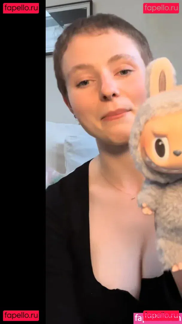 Thomasin Mckenzie Onlyfans Photo Gallery 