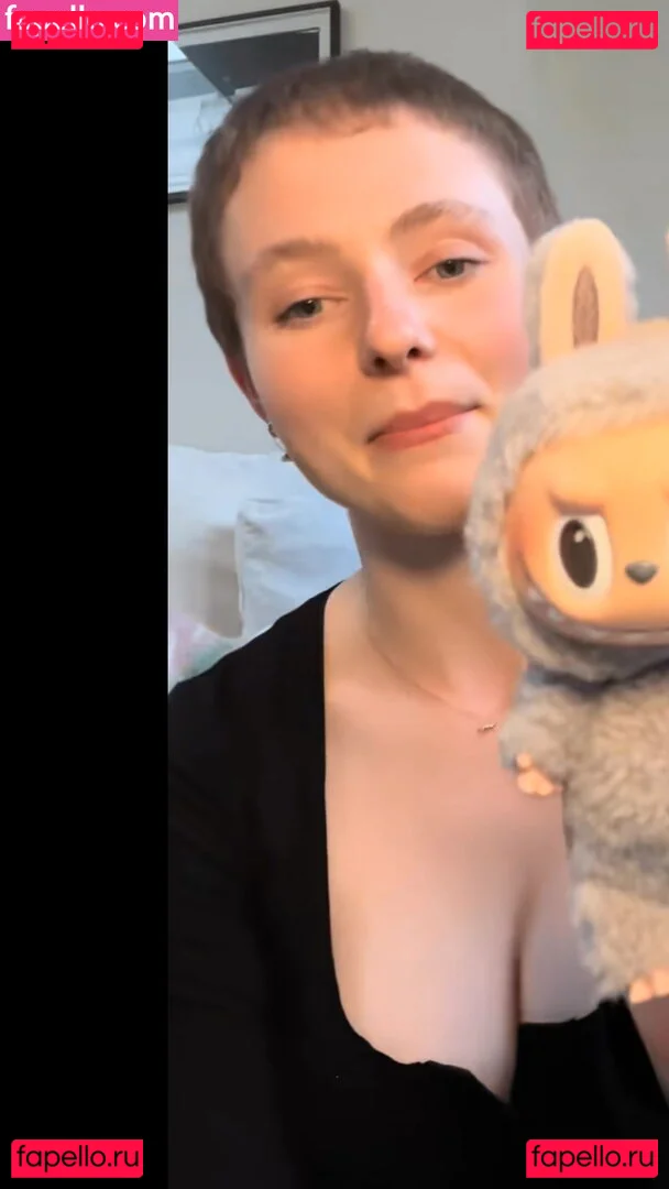 Thomasin Mckenzie Onlyfans Photo Gallery 