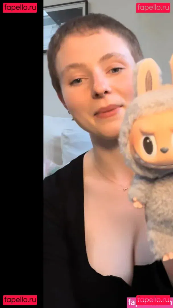 Thomasin Mckenzie Onlyfans Photo Gallery 