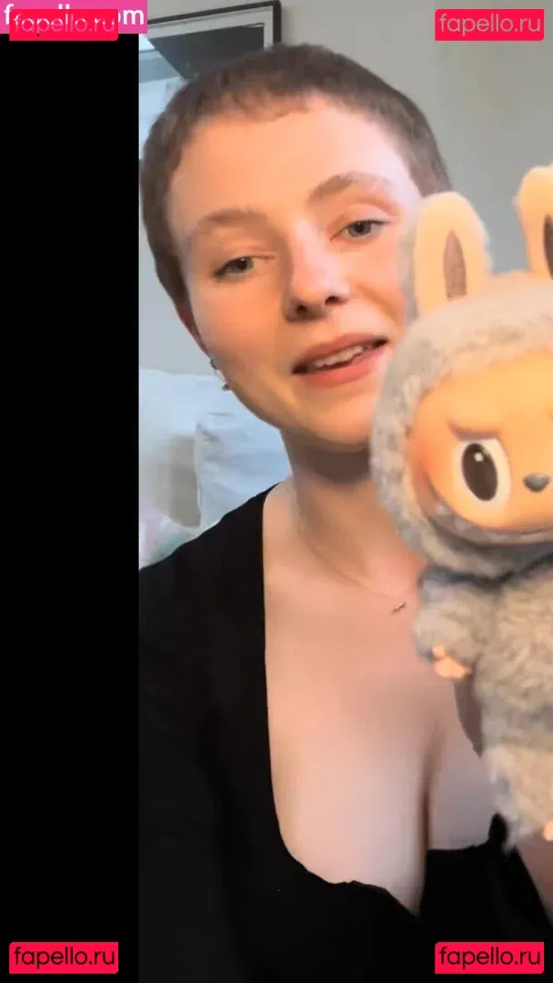 Thomasin Mckenzie Onlyfans Photo Gallery 