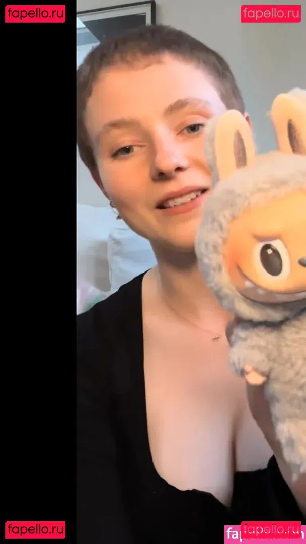 Thomasin Mckenzie Onlyfans Photo Gallery 