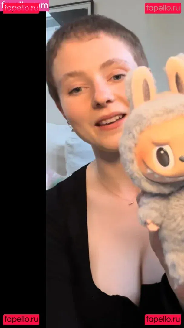 Thomasin Mckenzie Onlyfans Photo Gallery 