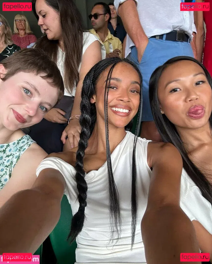 Thomasin Mckenzie Onlyfans Photo Gallery 